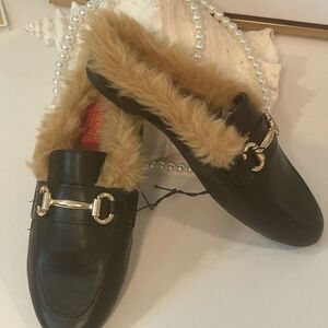 Catherines Black and Tan Leather Flats Slip on shoes NWT Size 7